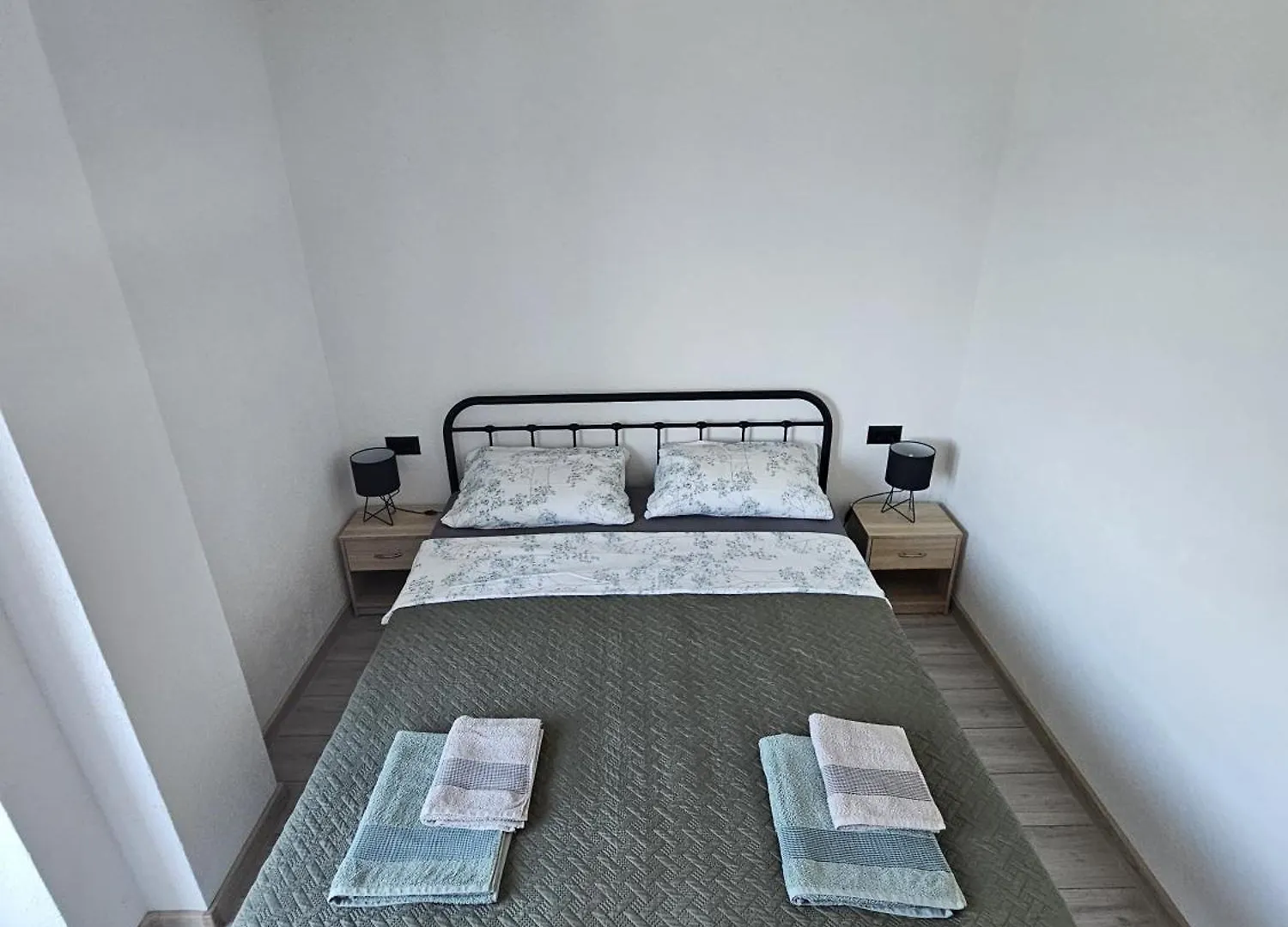 Apartmani 1 Pinezici Apartment