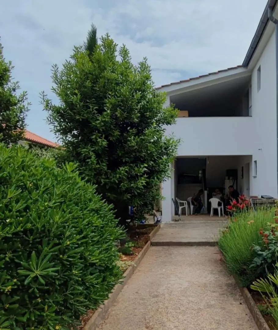 Apartmani 1 Pinezici