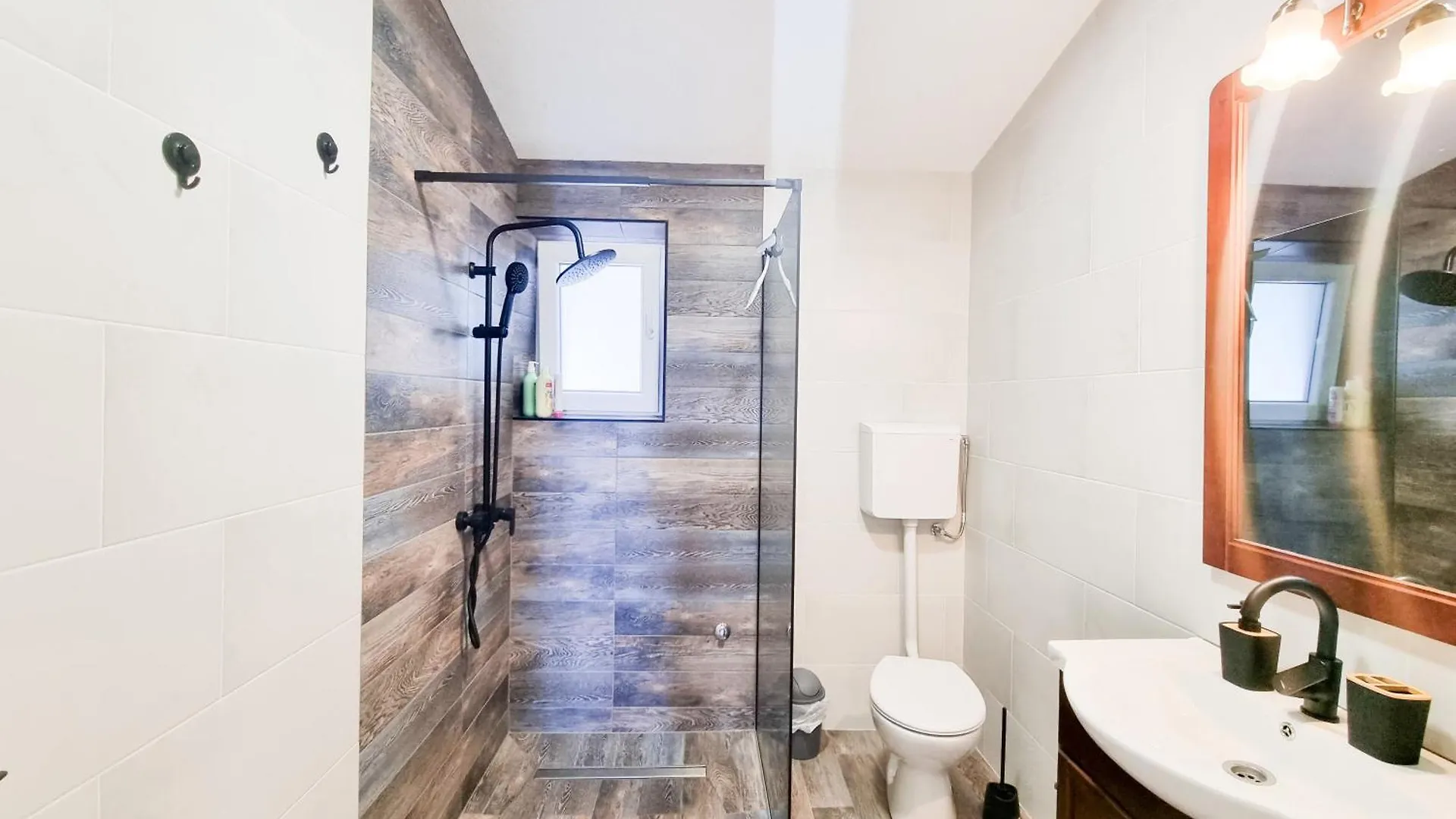 Apartmani 1 Pinezici Pinezići