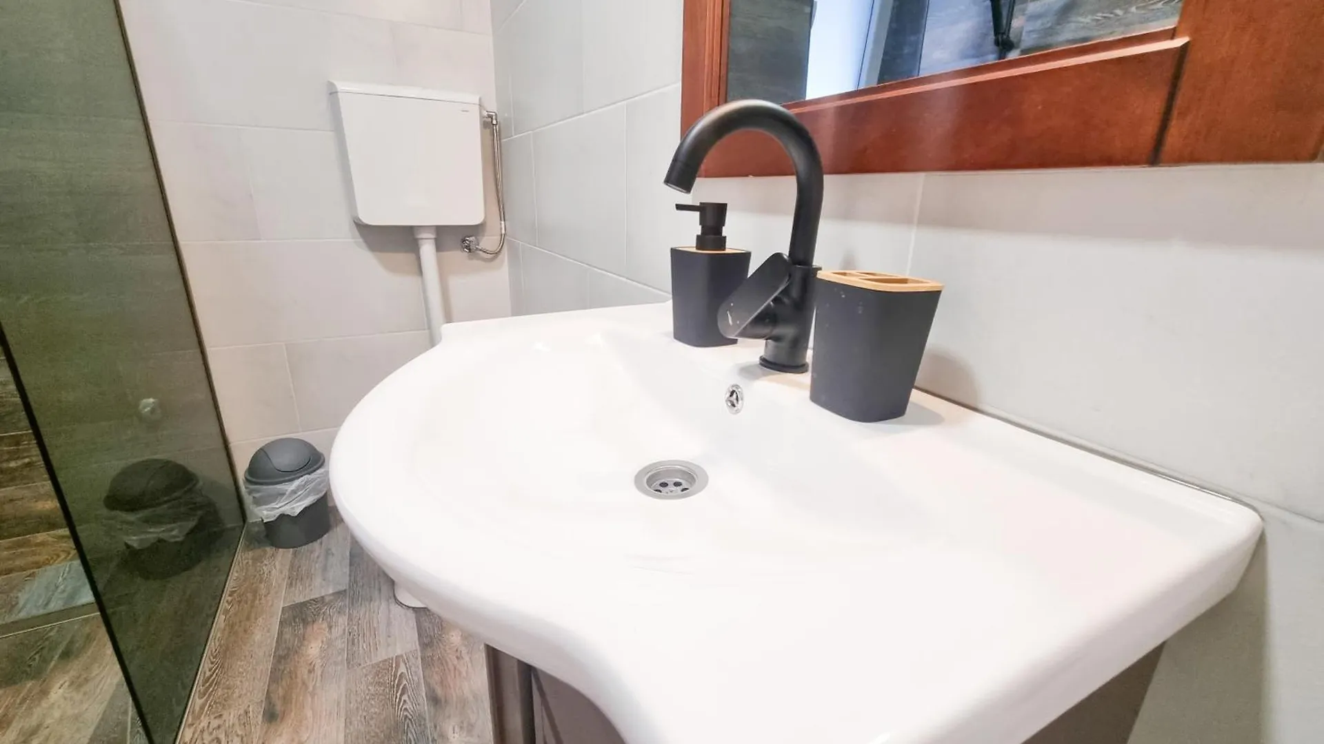 Apartmani 1 Pinezici