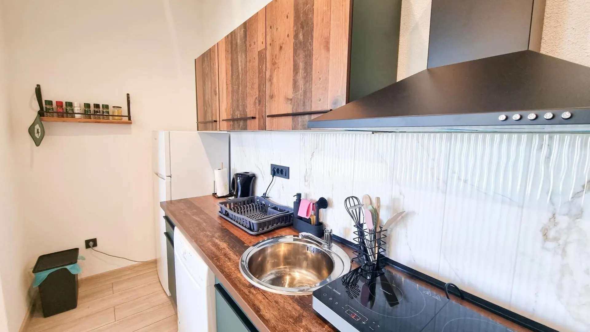 דירה Apartmani 1 Pinezici קרואטיה